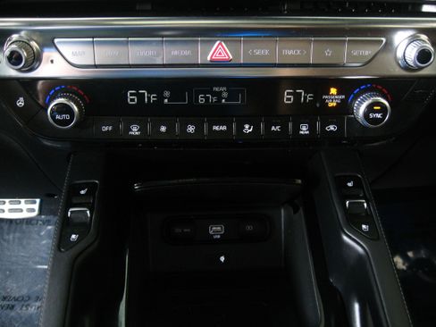 Certified 2022 Kia Telluride SX w/ SX Prestige Package image 15