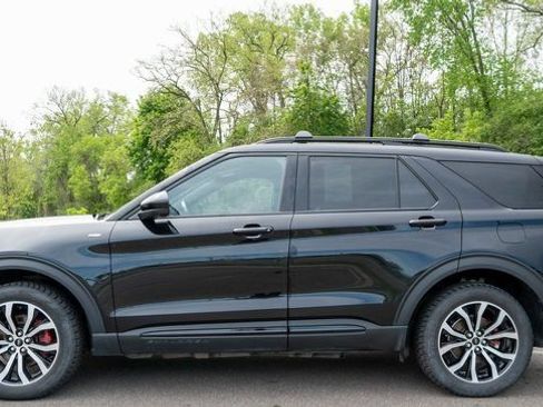 Used 2022 Ford Explorer ST-Line w/ Class IV Trailer Tow Package AWD/4WD image 9