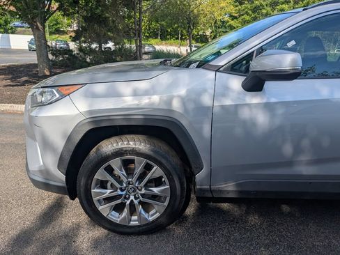 Used 2019 Toyota RAV4 XLE Premium AWD/4WD image 2