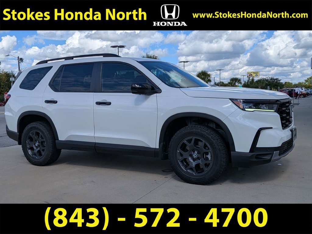 Used 2025 Honda Pilot TrailSport image 2