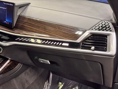 Used 2024 BMW X7 M60i image 28