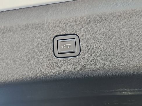 Used 2024 Buick Enclave Premium image 32