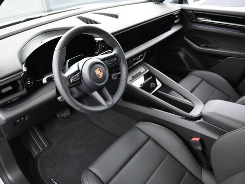 New 2026 Porsche Macan 4 Electric AWD/4WD image 4