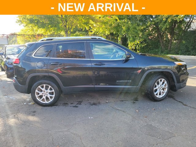 Used 2015 Jeep Cherokee Latitude w/ Cold Weather Group FWD image 2