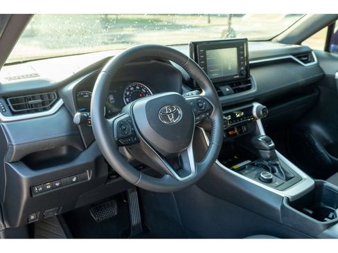 Used 2022 Toyota RAV4 SE w/ SE Grade Weather Package AWD/4WD image 11