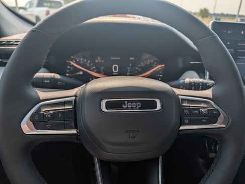 Used 2026 Jeep Compass Limited AWD/4WD image 33
