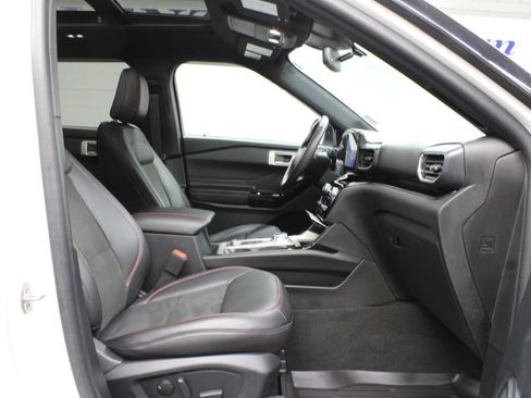 Used 2023 Ford Explorer ST-Line AWD/4WD image 34