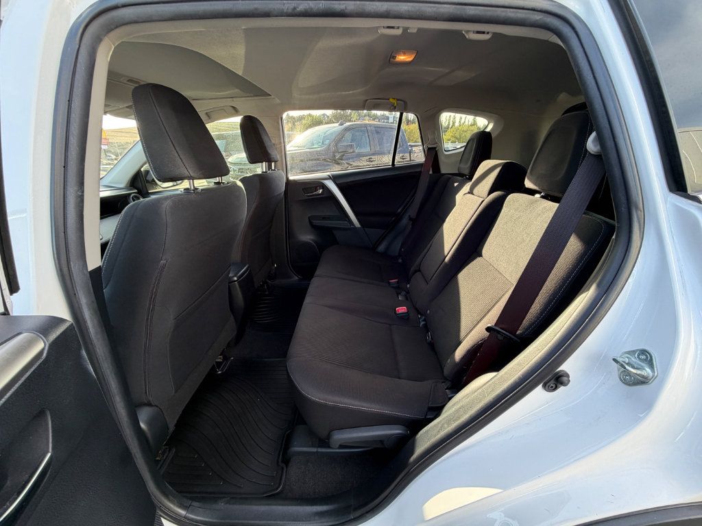Used 2015 Toyota RAV4 XLE AWD/4WD image 3