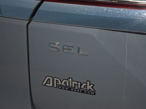 Certified 2025 Volkswagen Atlas SEL Premium R-Line image 24