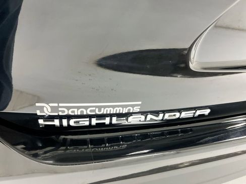 Used 2023 Toyota Highlander LE image 27