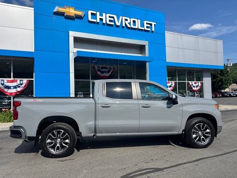 Used 2024 Chevrolet Silverado 1500 LT AWD/4WD image 6