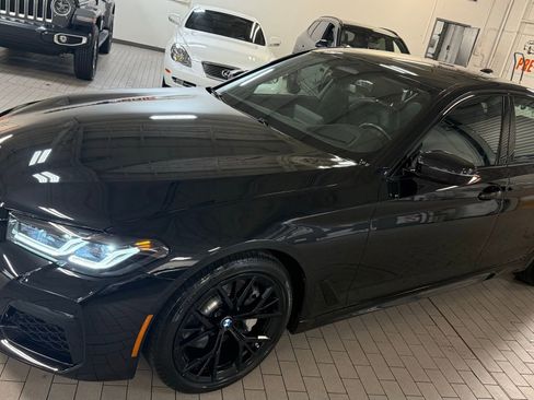 Used 2022 BMW 530i xDrive w/ M Sport Package image 3
