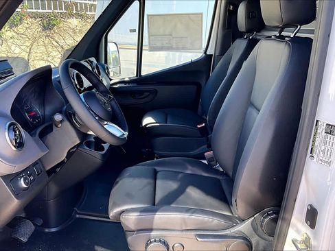 New 2025 Mercedes-Benz Sprinter 2500 image 9