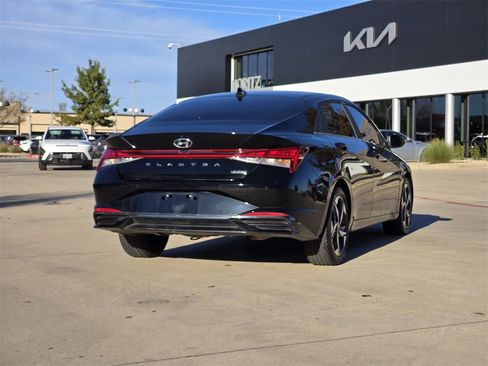 Used 2023 Hyundai Elantra Limited image 4