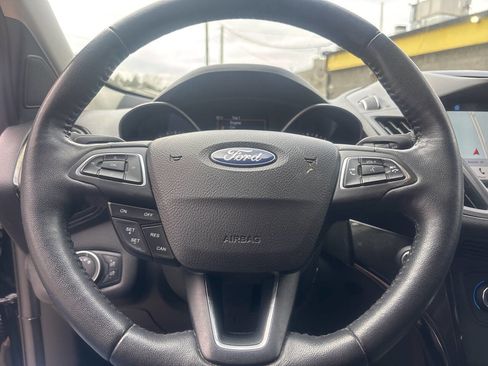 Used 2017 Ford Escape Titanium image 10