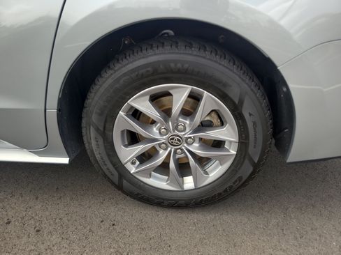 Certified 2023 Toyota Sienna XLE AWD/4WD image 10