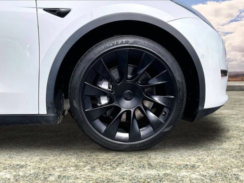 Used 2021 Tesla Model Y Long Range AWD/4WD image 31