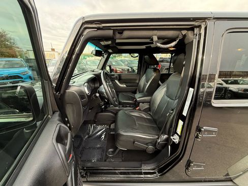 Used 2015 Jeep Wrangler Unlimited Rubicon w/ Connectivity Group image 14