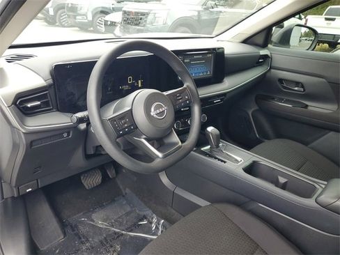 Used 2025 Nissan Kicks S image 9