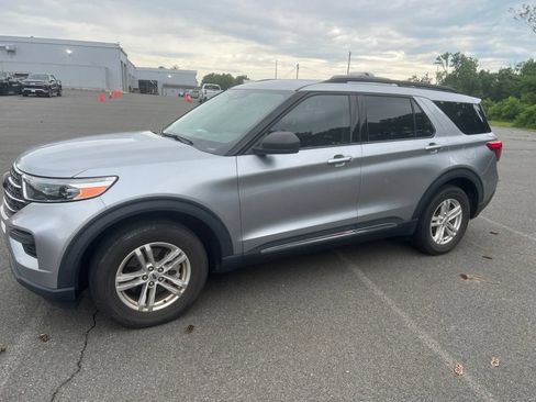 Used 2023 Ford Explorer XLT RWD image 1