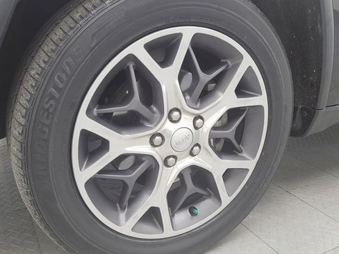 Used 2019 Jeep Grand Cherokee Limited w/ Luxury Group II image 31