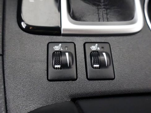 Used 2019 Toyota Highlander XLE AWD/4WD image 56