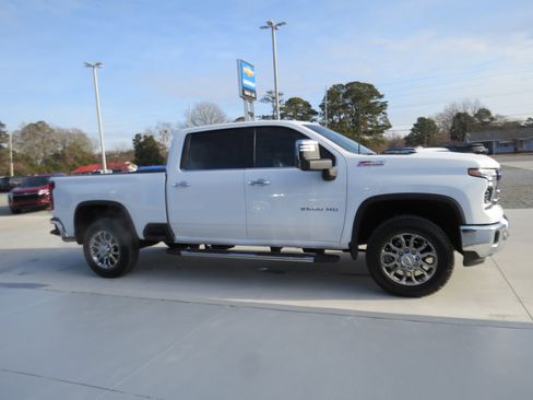 Used 2026 Chevrolet Silverado 2500 LTZ w/ LTZ Convenience Package image 6