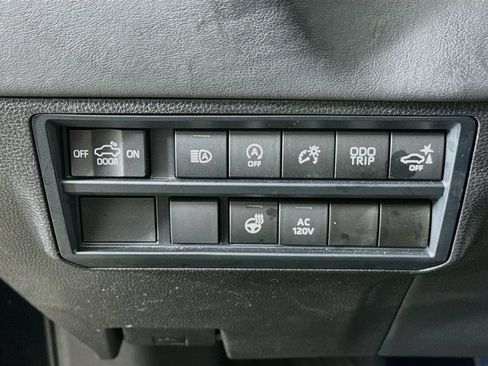 Used 2024 Toyota Tundra Platinum AWD/4WD image 10