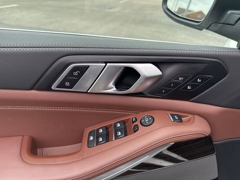 Used 2025 BMW X5 xDrive40i w/ Executive Package image 8