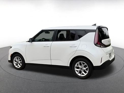 Used 2025 Kia Soul LX w/ LX Technology Package FWD image 10