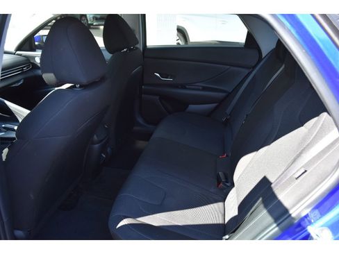 Used 2025 Hyundai Elantra SE image 11
