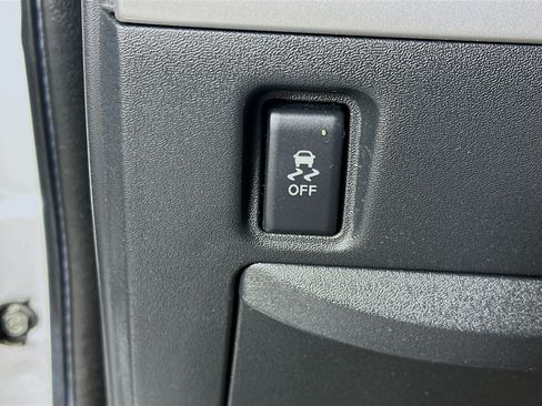 Used 2012 Nissan Sentra 2.0 SR FWD image 17