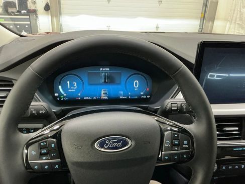 Used 2023 Ford Escape Platinum image 10