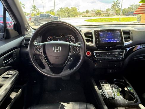 Used 2017 Honda Pilot Touring image 9
