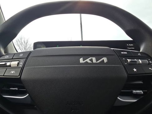 New 2025 Kia K4 LX image 25