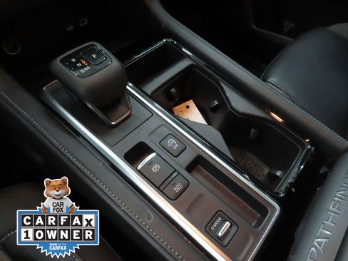 Used 2024 Nissan Pathfinder SL w/ Lighting Package (N92) FWD image 15