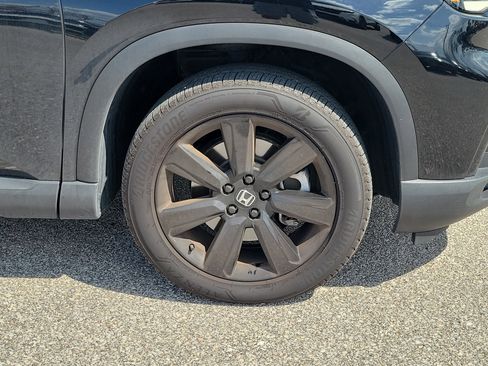 Certified 2025 Honda Pilot Black Edition image 7