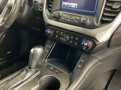 Used 2019 GMC Acadia SLT FWD image 18