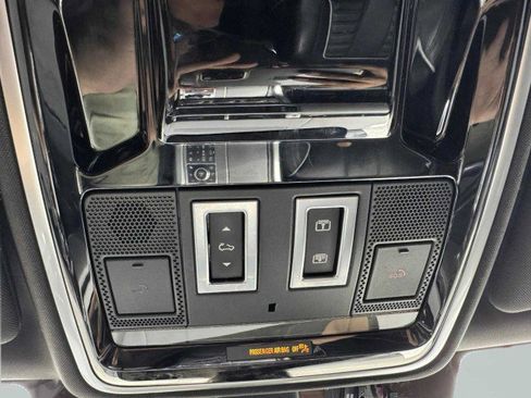 Used 2016 Land Rover Range Rover Sport SVR image 32