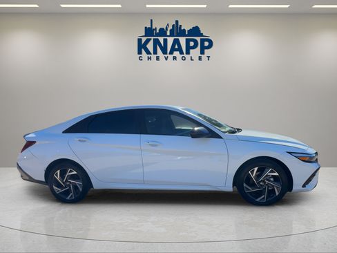 Used 2025 Hyundai Elantra Sport FWD image 5