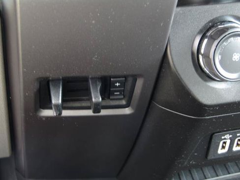 Used 2020 Ford F150 XLT w/ Equipment Group 302A Luxury AWD/4WD image 23