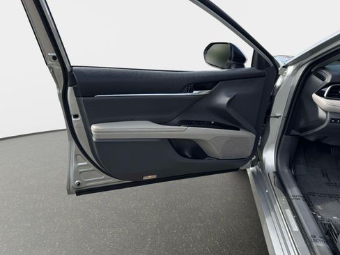 Certified 2021 Toyota Camry XLE FWD image 16