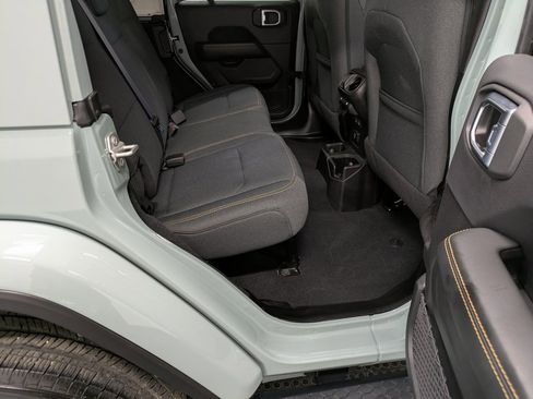 Used 2024 Jeep Wrangler Sahara image 26