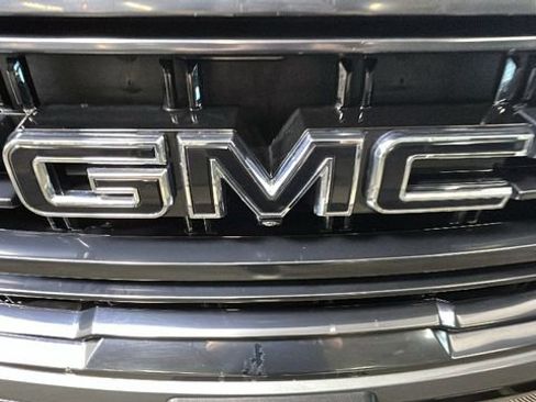 Used 2024 GMC Yukon AT4 w/ AT4 Premium Plus Package AWD/4WD image 9