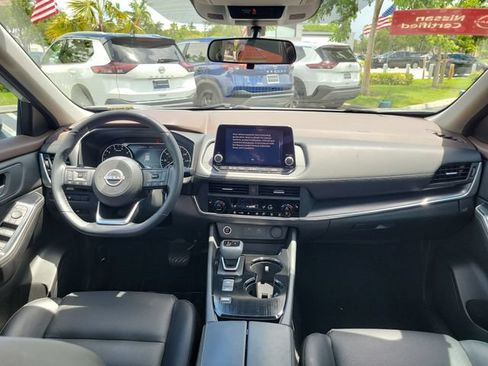 Used 2023 Nissan Rogue SV w/ SV Premium B Package FWD image 11