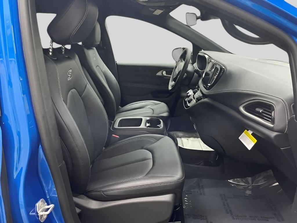 New 2026 Chrysler Pacifica Select w/ S Appearance Package FWD image 15