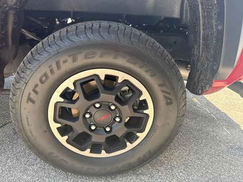 Used 2025 Toyota Tacoma TRD Off-Road AWD/4WD image 8