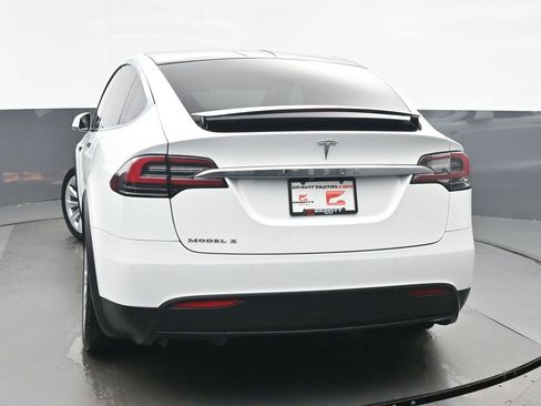 Used 2018 Tesla Model X 75D image 8