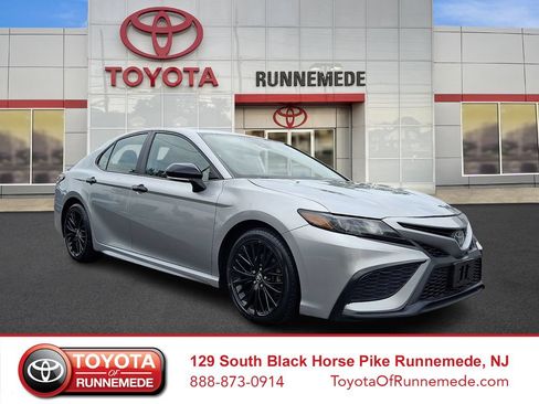 Certified 2021 Toyota Camry SE w/ Convenience Package FWD image 1