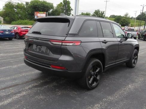 Used 2022 Jeep Grand Cherokee Altitude image 7